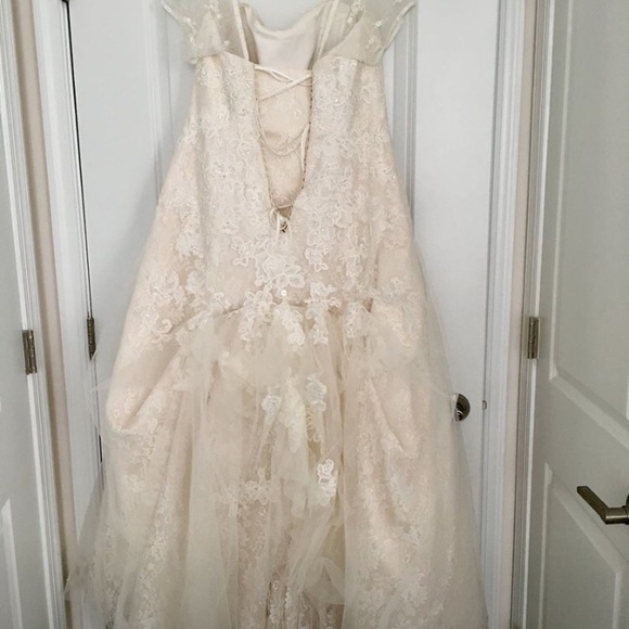 16W Ivory Wedding Gown - Picture 3 of 8